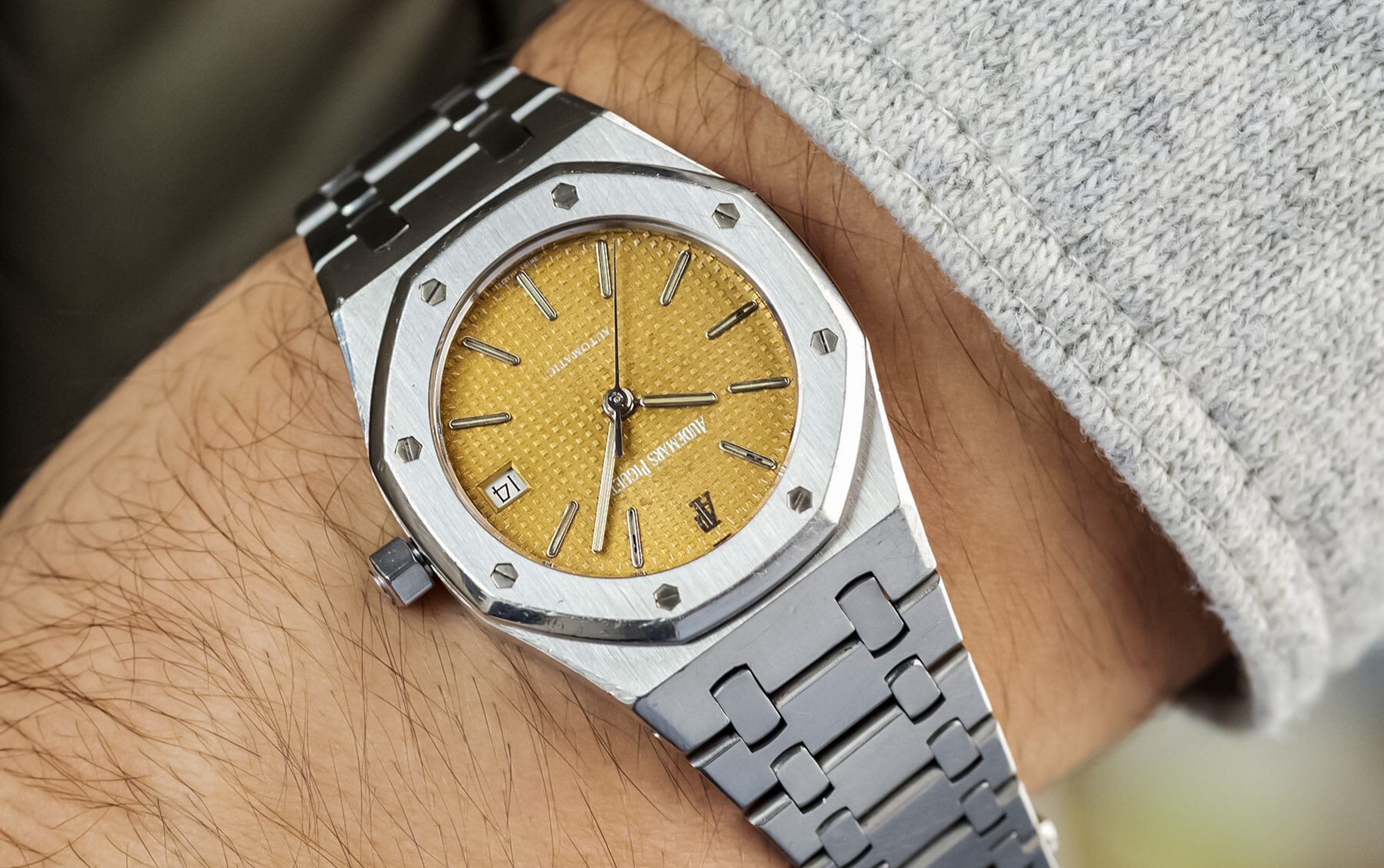 Tropical Dial Audemars Piguet Royal Oak Mid-Size – Hairspring