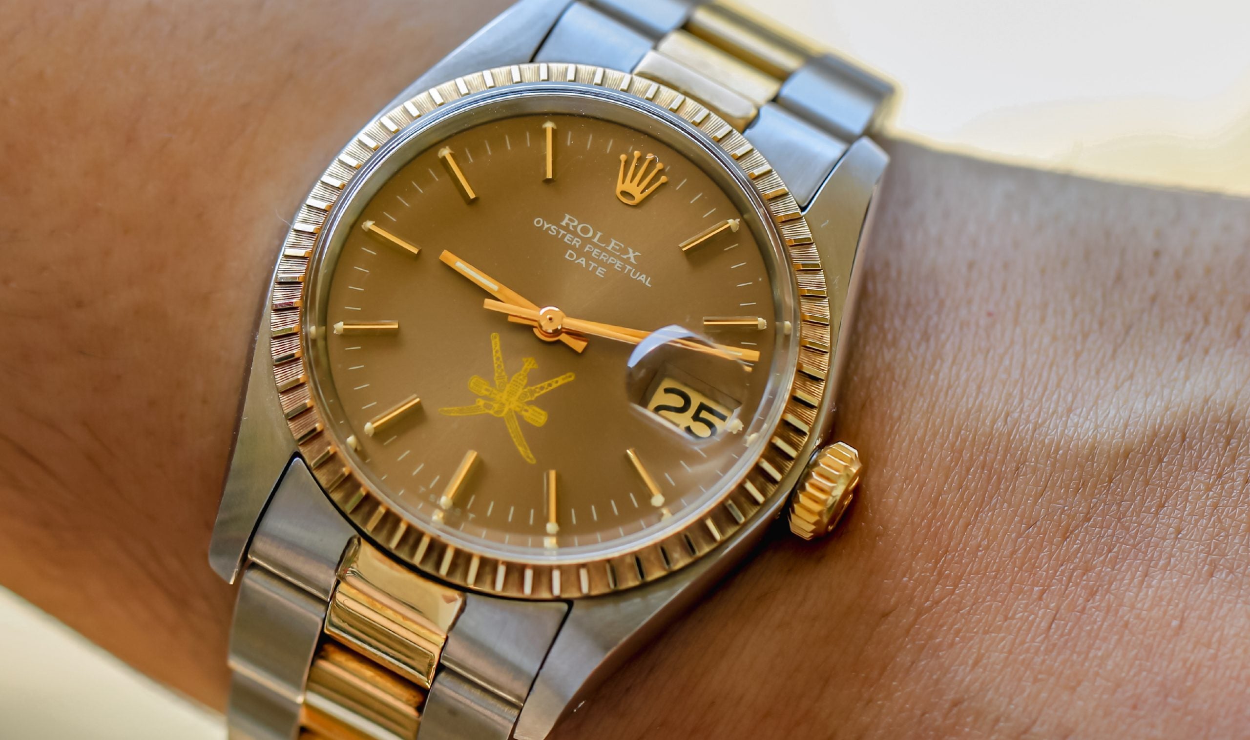 Yellow Oman Khanjar 1505 Rolex Date – Hairspring