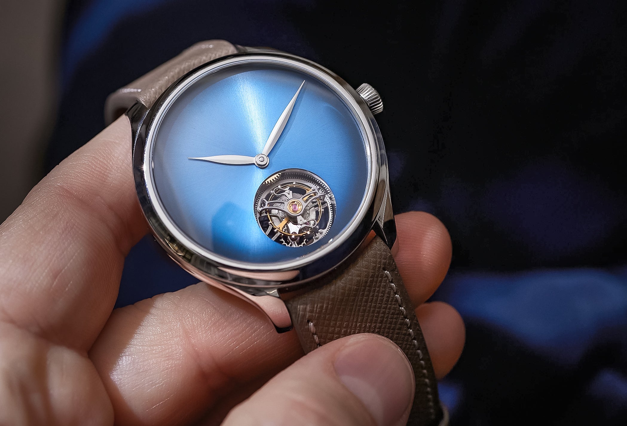 H-Moser-Cie-Funky-Blue-Endeavor-Concept-Tourbillon