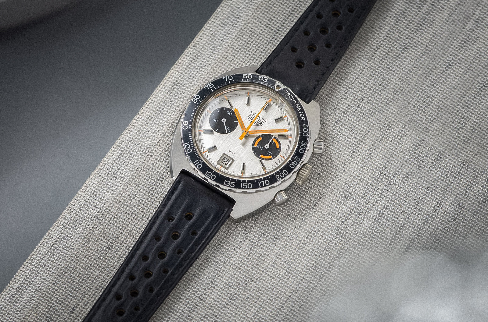 エアウィーヴ Heuer 73463 Silver-Dial 'Orange Boy' Autavia – Hairspring