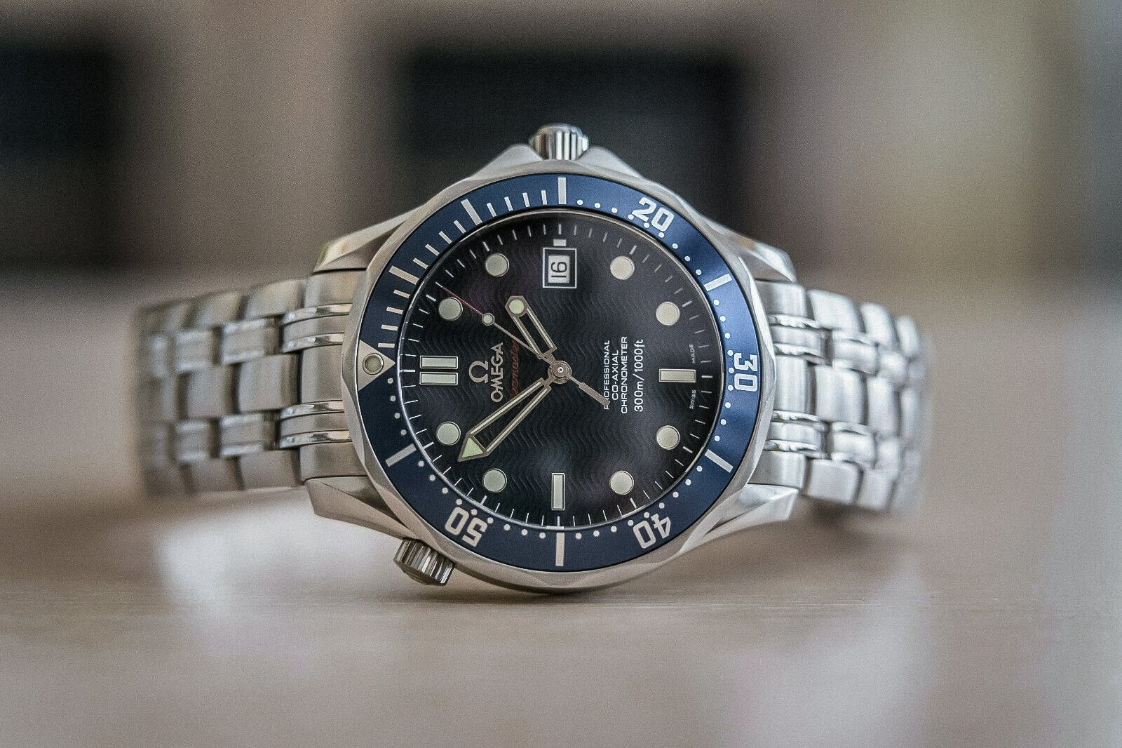 【OMEGA】 The Actual Casino Royale Seamaster 300: 2220.80 – Hairspring