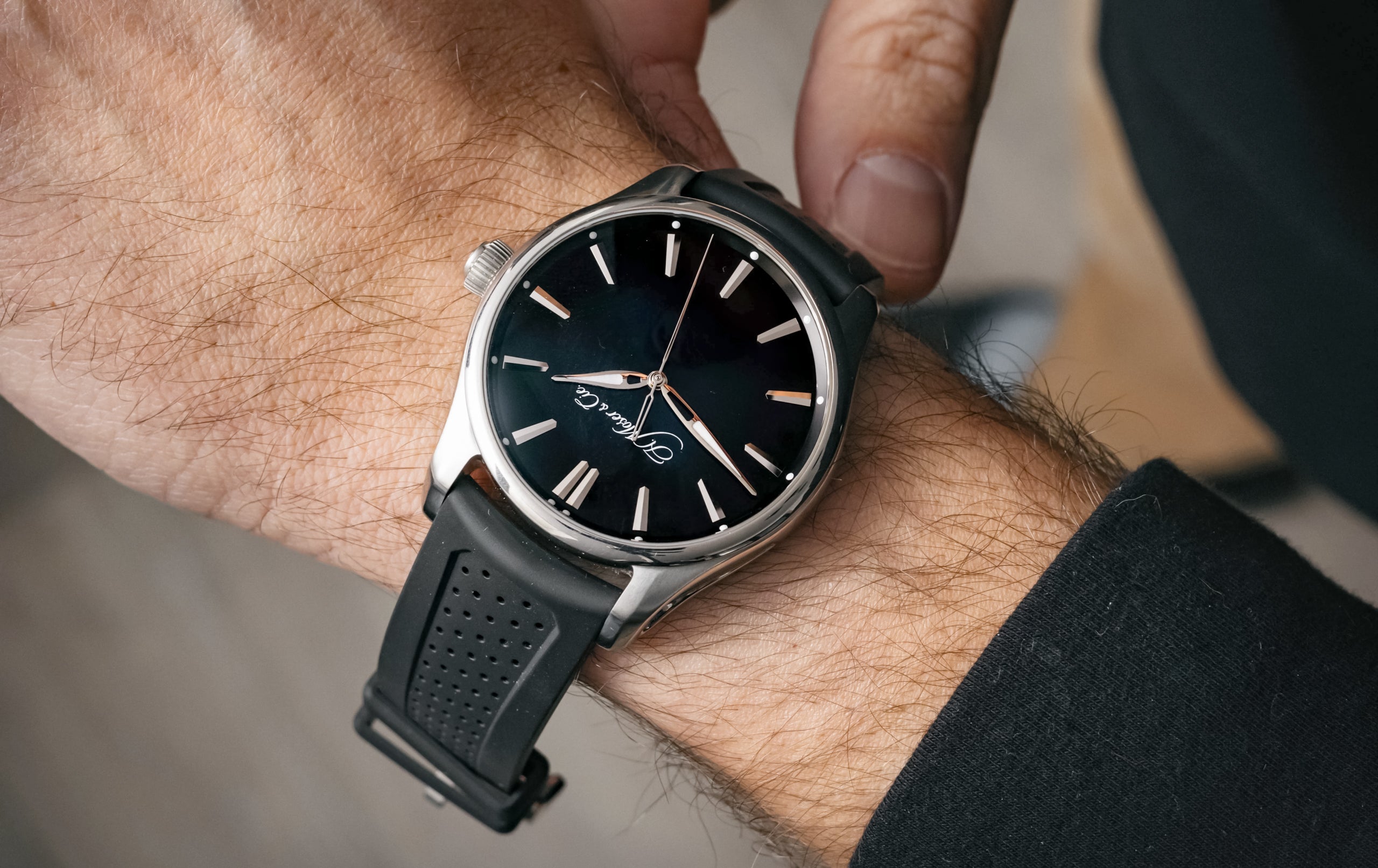Blue Fumé H. Moser & Cie Pioneer Centre Seconds – Hairspring