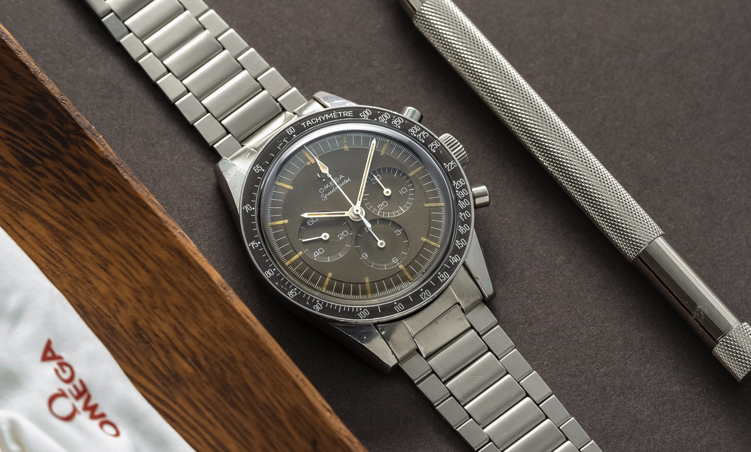 Tropical-Ed-White-105.003-65-Omega-Speedmaster