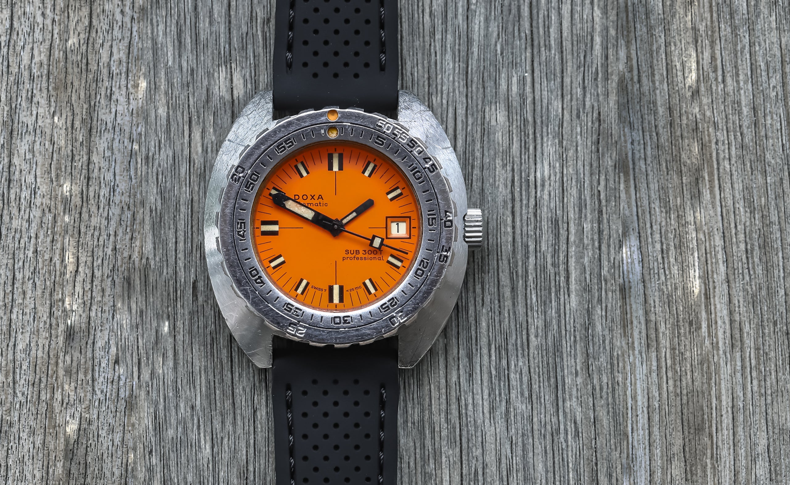 Transitional-Thin-Case-Doxa-Sub-300T-Professional