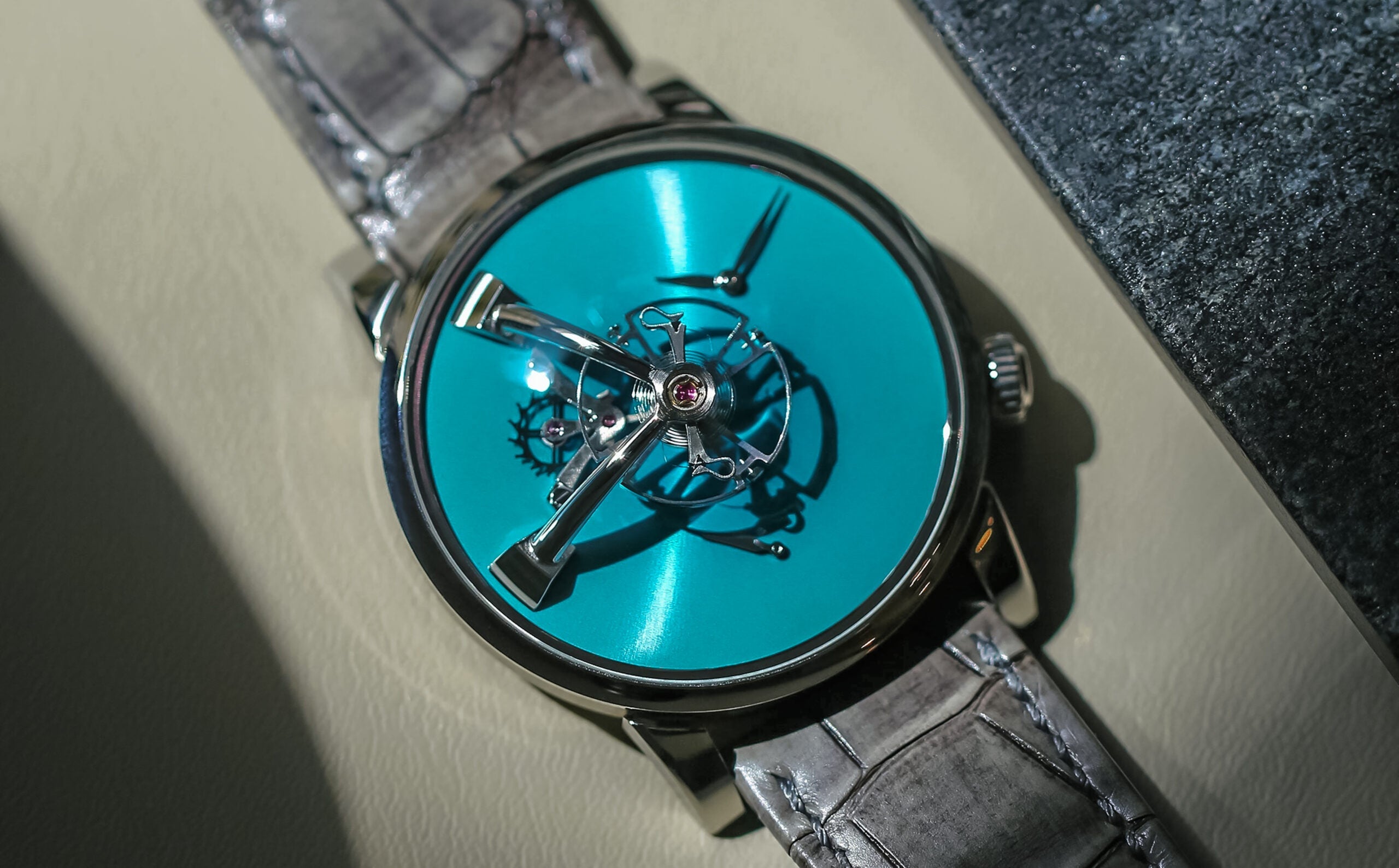 MB&F x H. Moser LM101 Aqua Blue Fumé – Hairspring