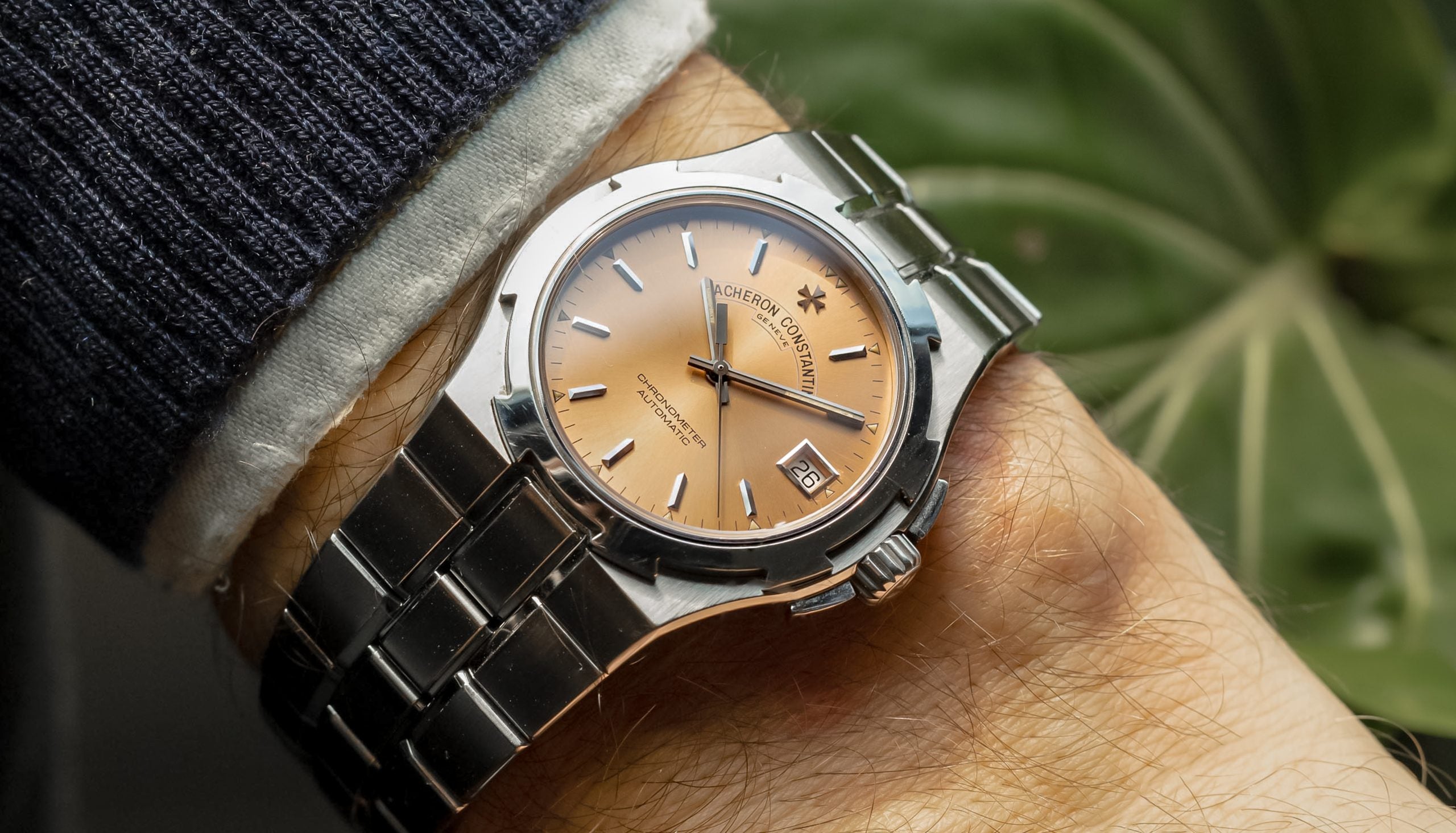 Salmon Dial 42040 Vacheron Constantin Overseas – Hairspring