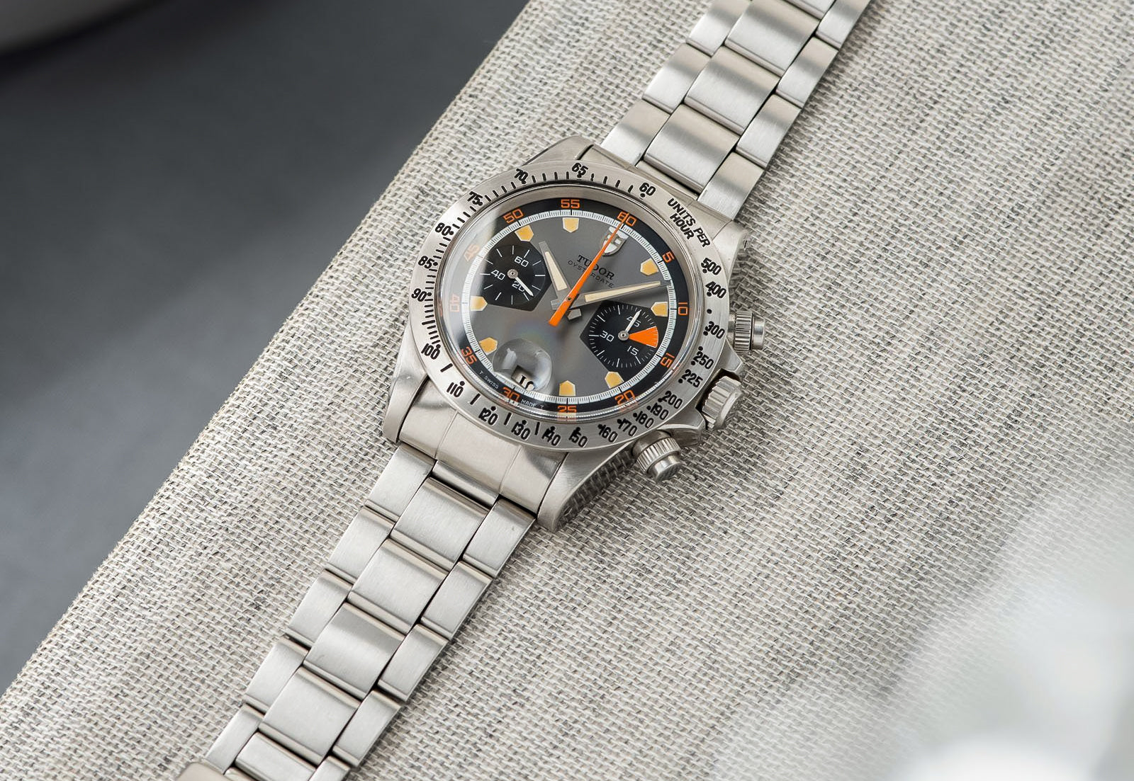 カステラブルク城(Faller. HO 170850) Monaco's Best: Tudor Home Plate 7032 – Hairspring