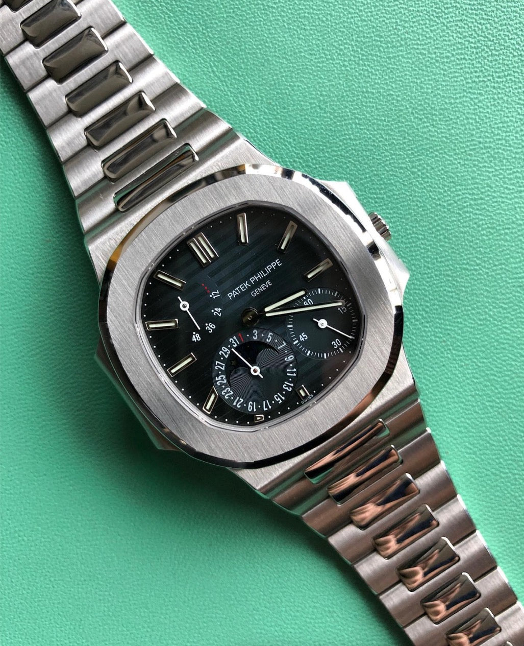 Patek Philippe 純正アリゲーターベルト スエードケース付き An Elusive '3 Red Dot' Patek Philippe 3712 – Hairspring