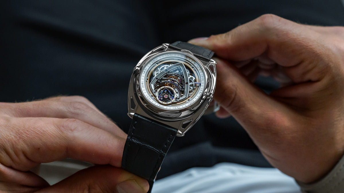 De-Bethune-Kind-Of-Two-GMT