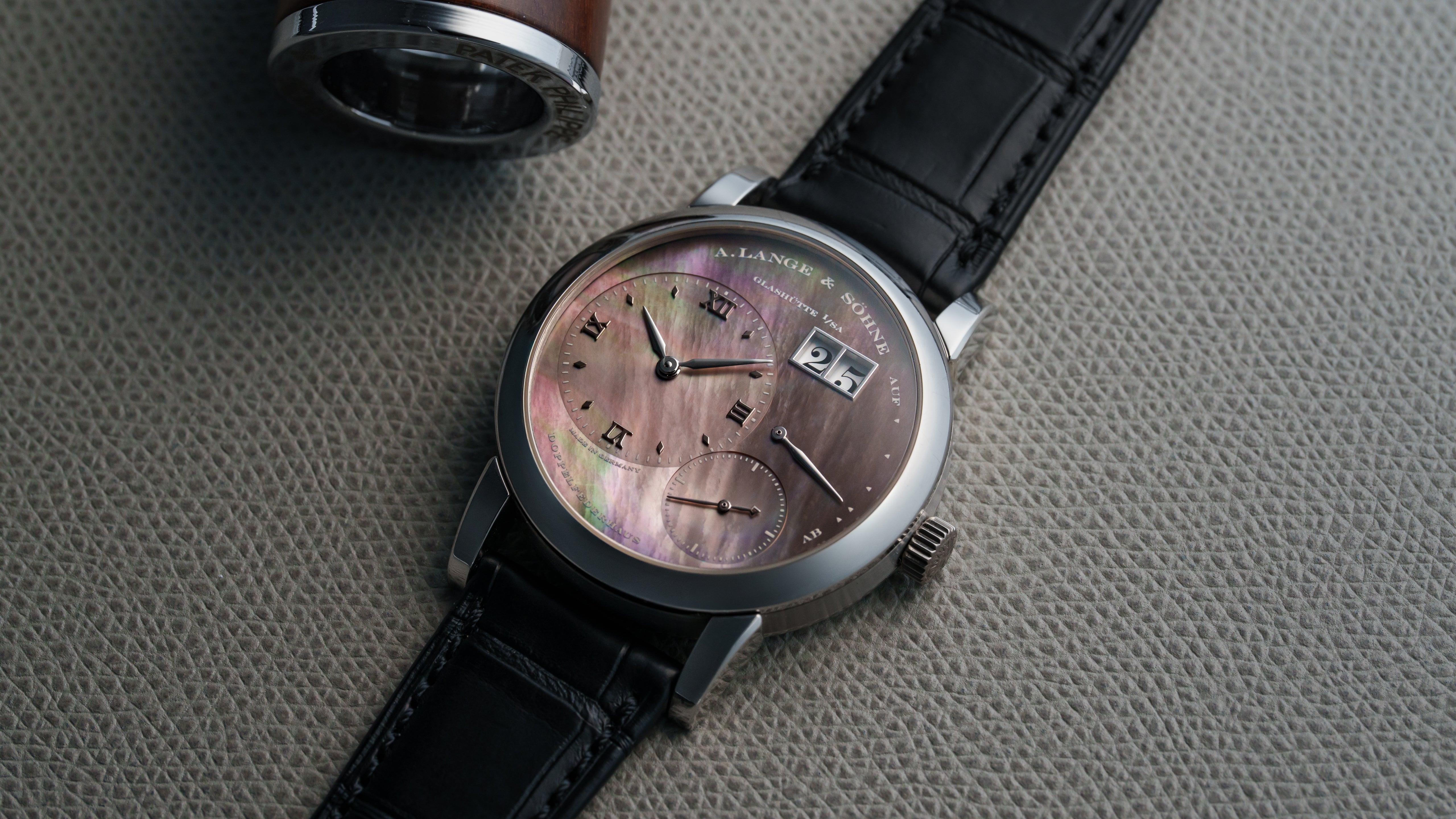 110.041, Lange 1 'Tahitian Soirée', Platinum – Hairspring