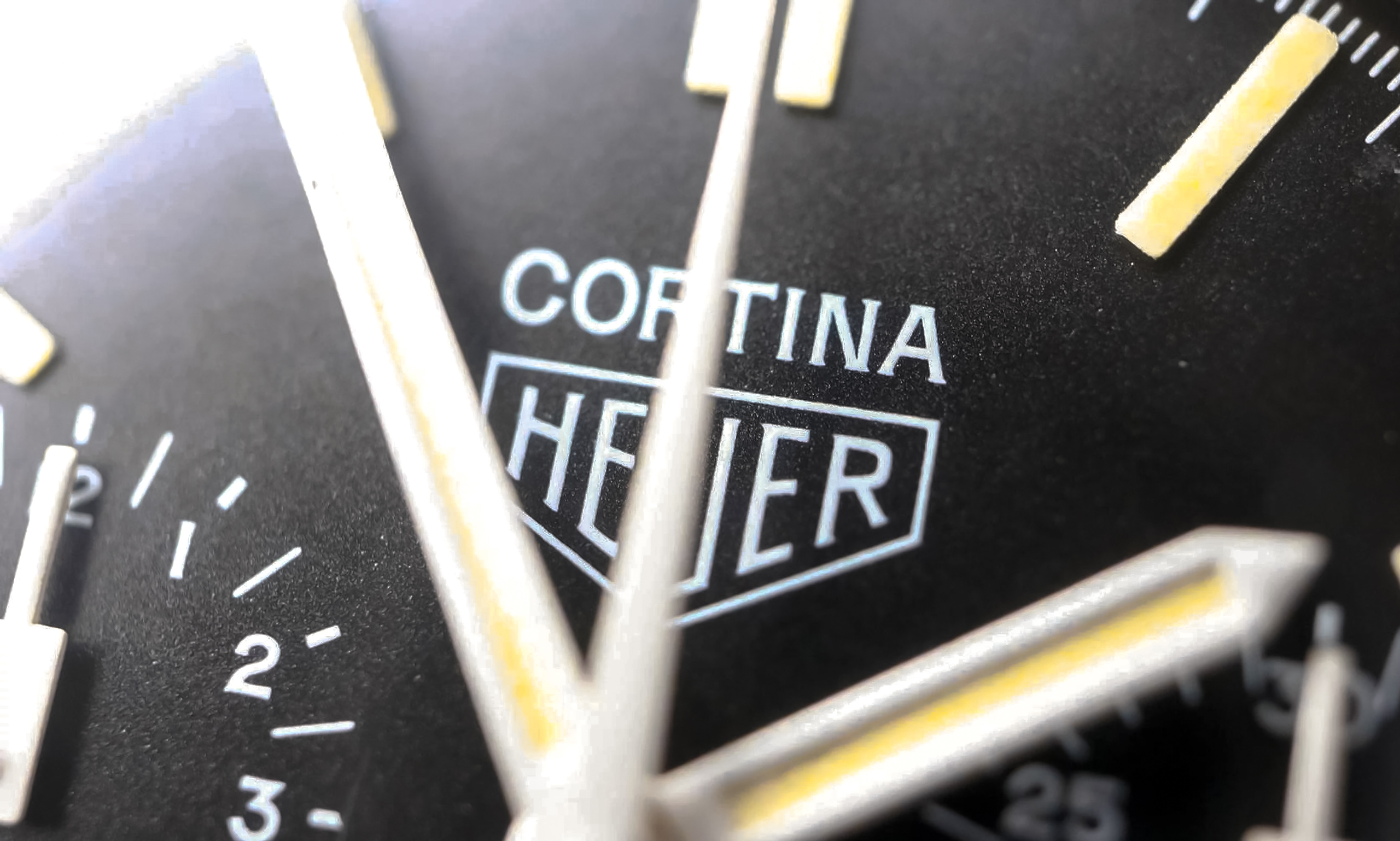 110.233-Heuer-Cortina