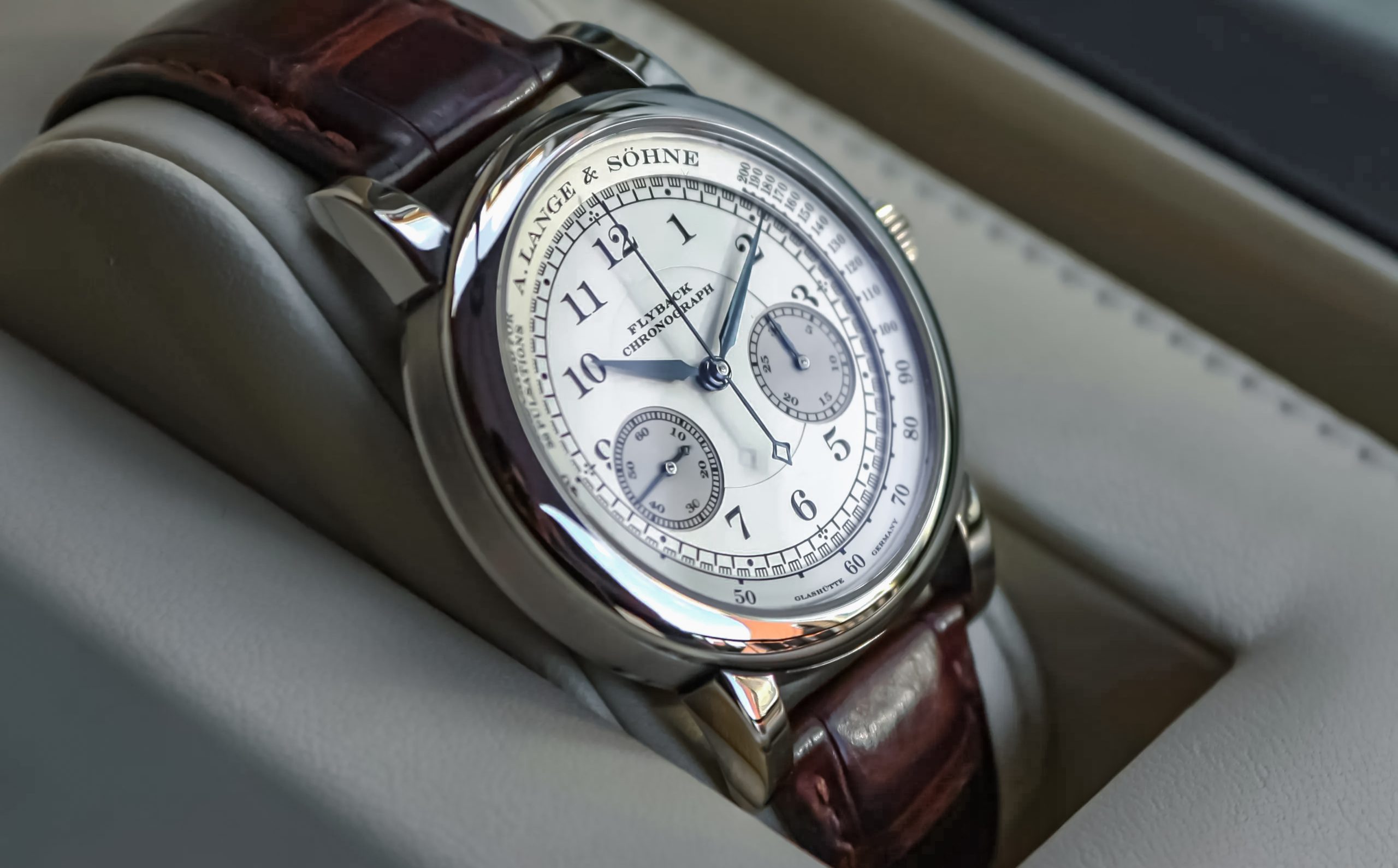 401.026-First-Series-A-Lange-Söhne-1815-Chronograph