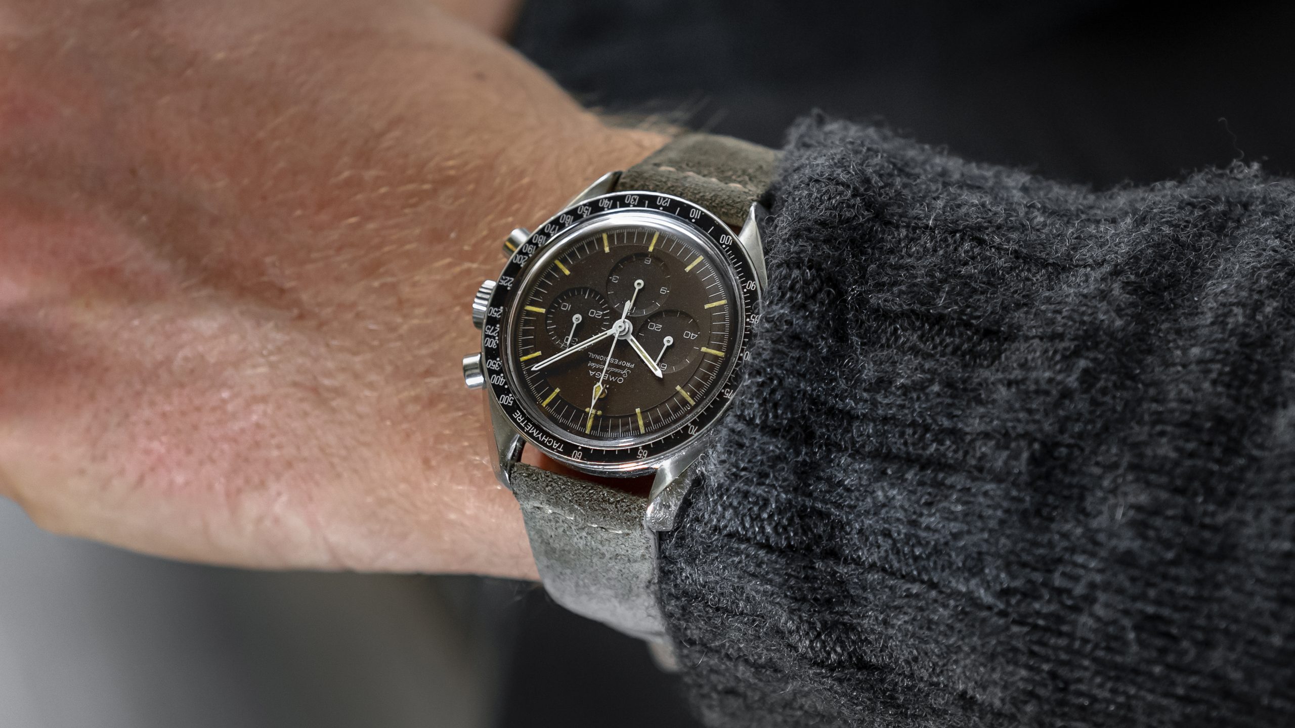 Vintage-Omega-Speedmaster-Tropical-Dial-105.012