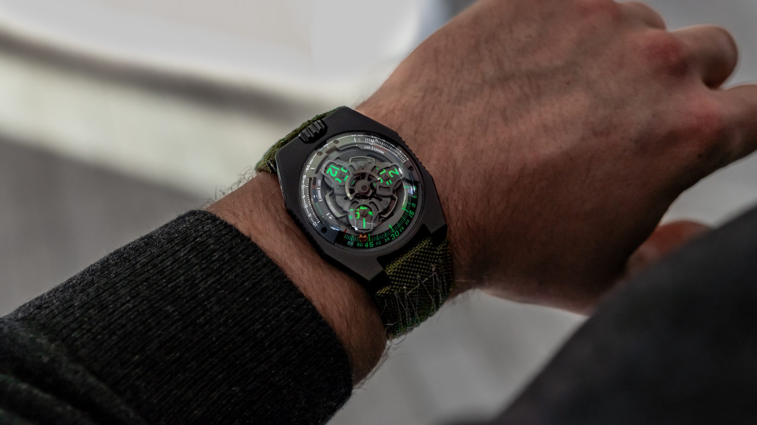 Urwerk-Collective-UR-100V-P.02