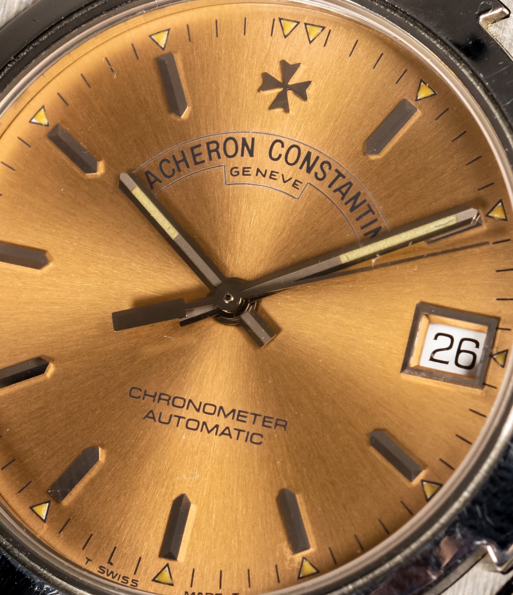 Vacheron-Constantin-First-Generation-Overseas-42040-Salmon-Dial