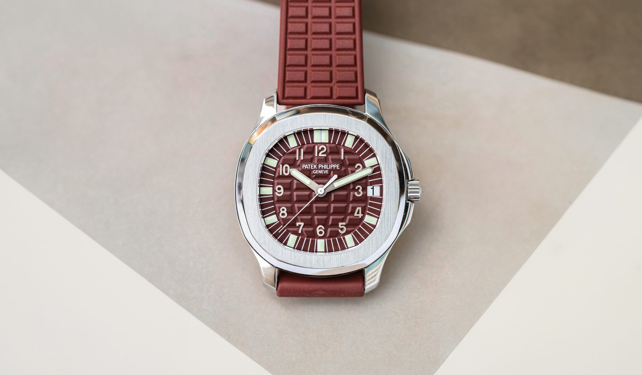 Plum-Dial-5065-Patek-Philippe-Aquanaut