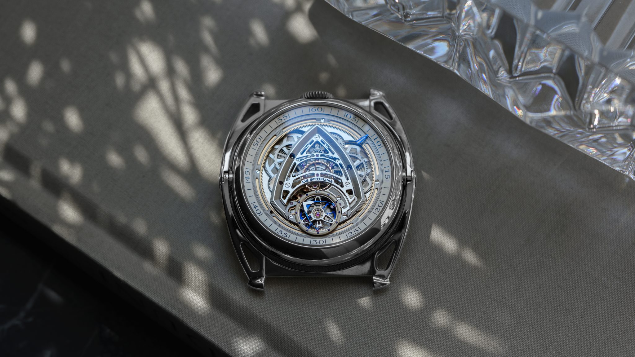 De-Bethune-Kind-Of-Two-GMT