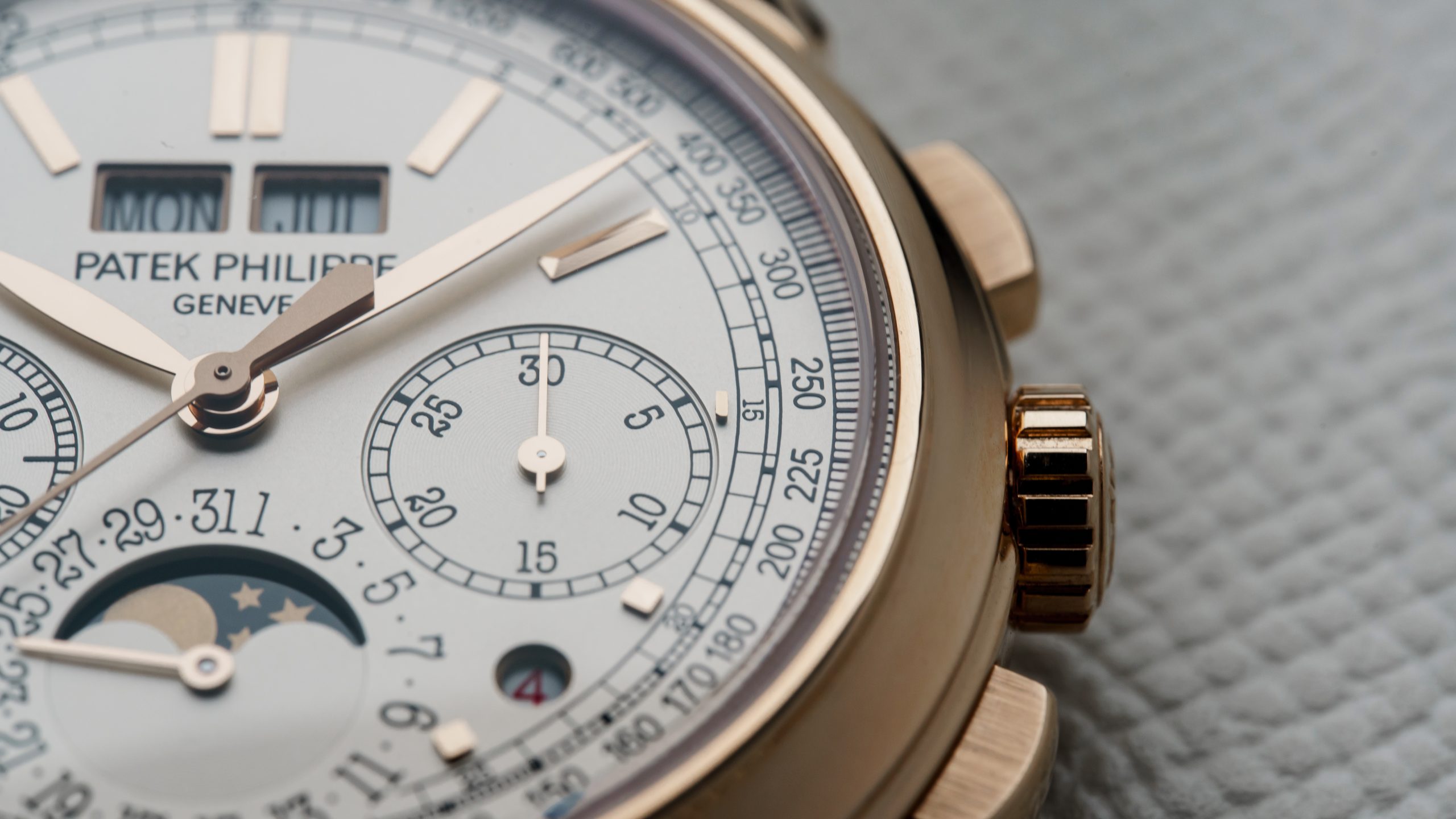 Patek-Philippe-5270-Perpetual-Calendar-Chronograph