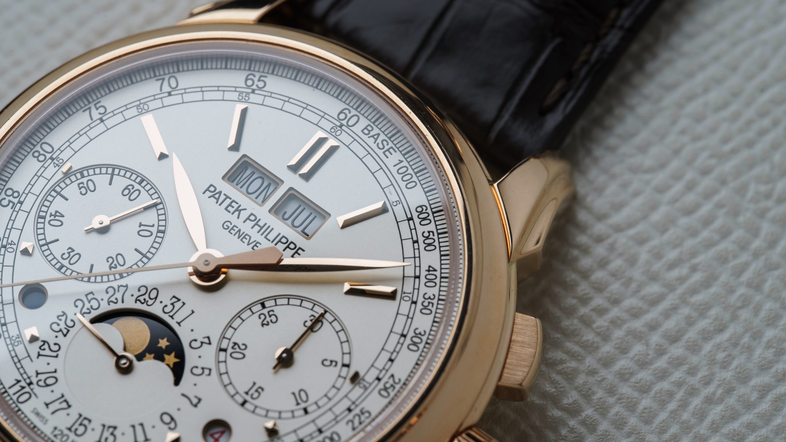 Patek-Philippe-5270-Perpetual-Calendar-Chronograph