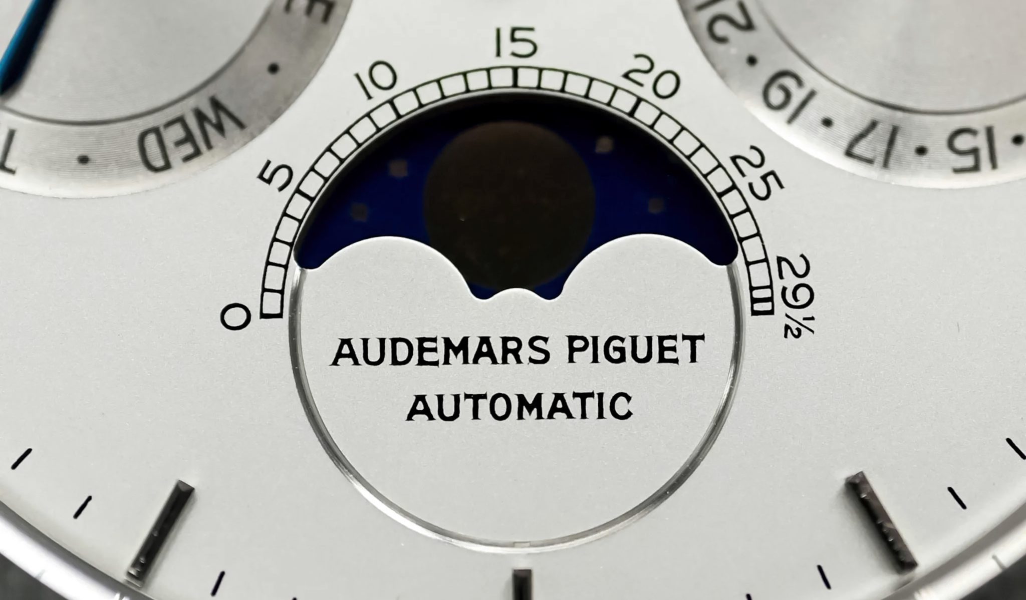 25654ST-Audemars-Piguet-Royal-Oak-Quantième-Perpétuel