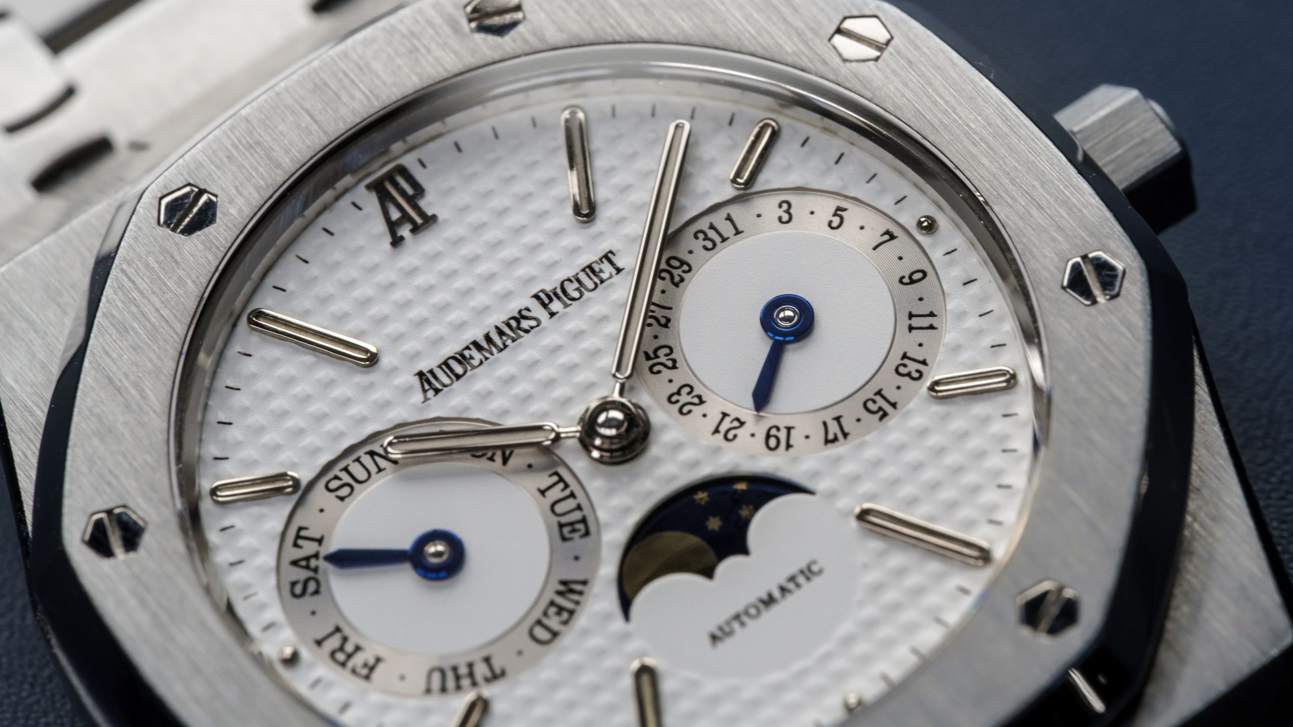 Audemars-Piguet-25594ST-Royal-Oak-Day-Date-Moonphase